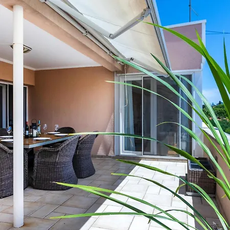 3 Bedroom Gorgeous In Apartman *