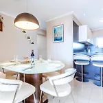 Apartamento 3 Bedroom Gorgeous In *