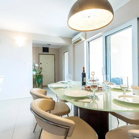 Beautiful In With Kitchen ספליט