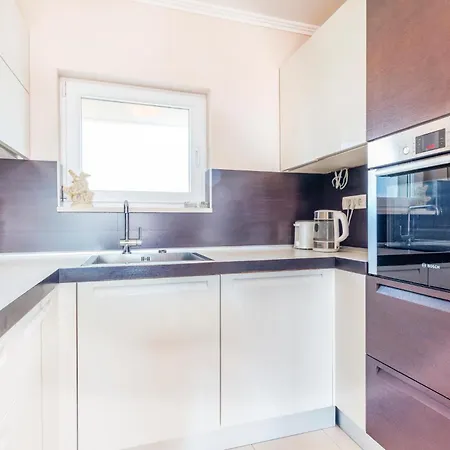 Beautiful In With Kitchen * ספליט