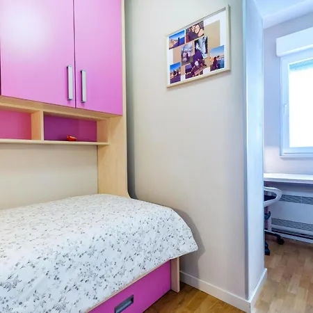דירה Beautiful In With Kitchen