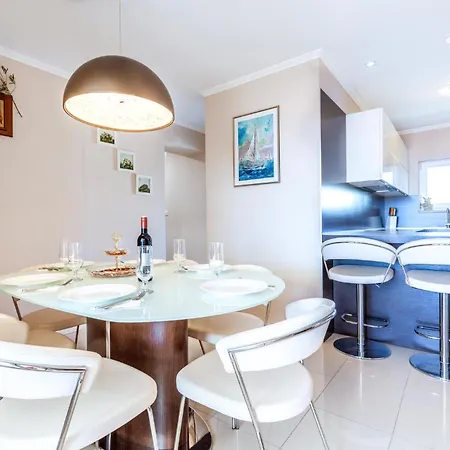 דירה Beautiful In With Kitchen *