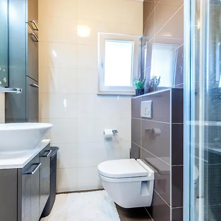 Апартаменти 3 Bedroom In *